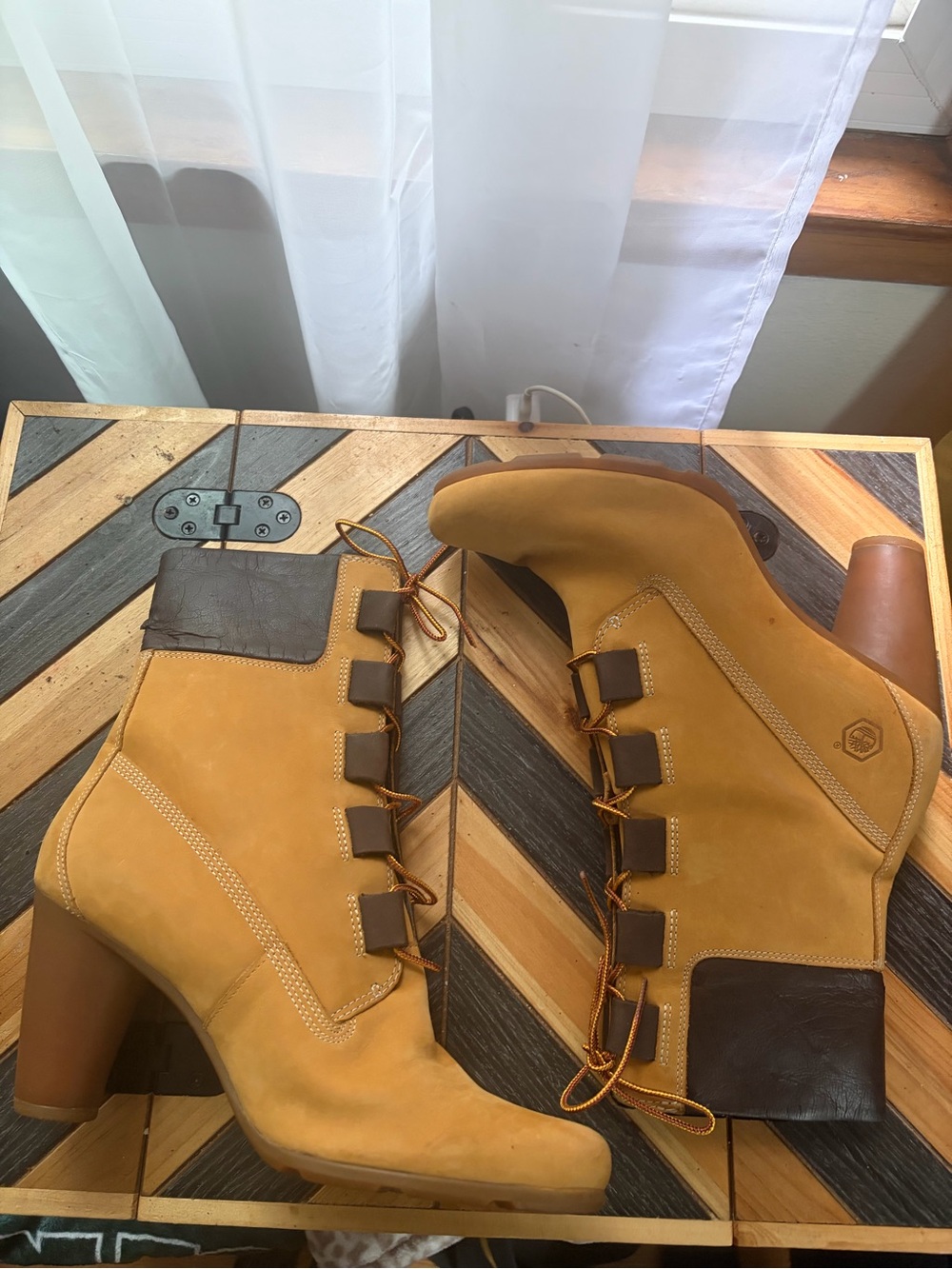 Women’s Tan Timberland Lace-Up Heel Boots